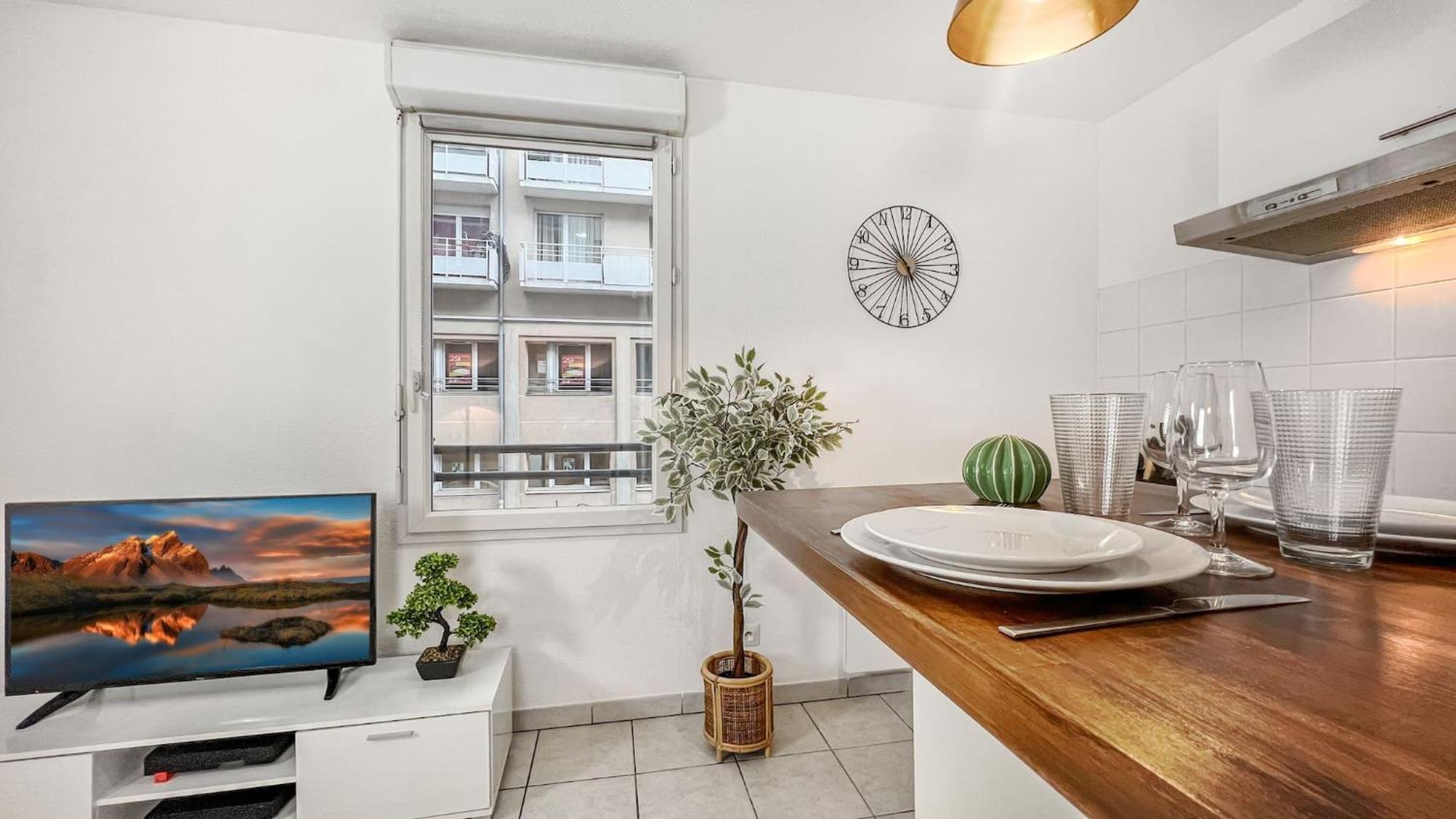 Homey Wild - Proche Gare Et Tram - Proche Centre - Balcon Prive - Parking Prive - Wifi Gratuit Анмас Екстериор снимка